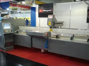 3 FENSTERBAU2012 1920w 300x225